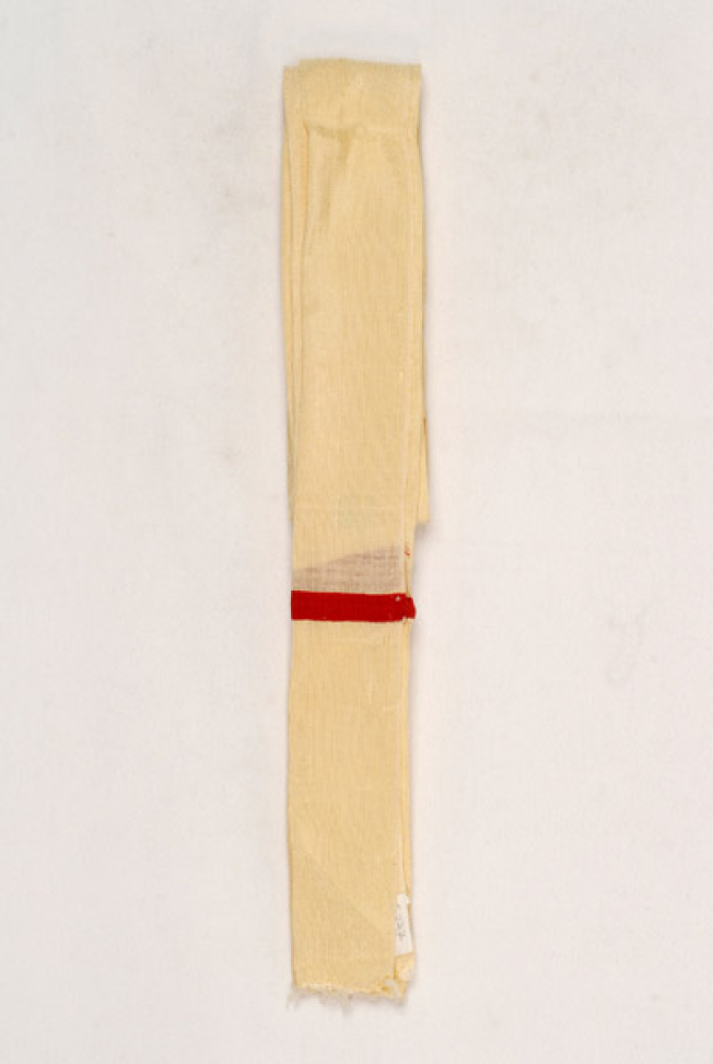 Silk, safranismeni ombolia with rouses at the edges