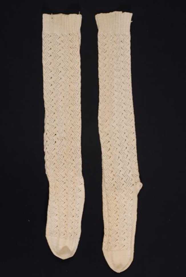 Ts'rapia or tsorapia, women's woollen stockings, kaglekotes or koudelenies