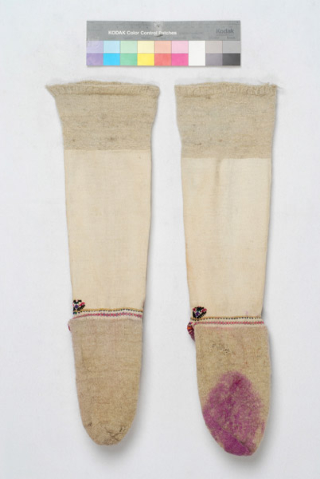 Stockings with mytoftera and ploumia at the heel and the ankle