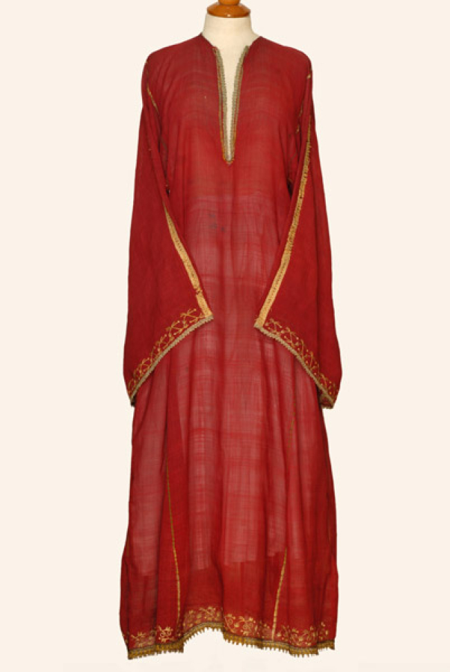 Arkilato or grini, festive chemise from Trikeri