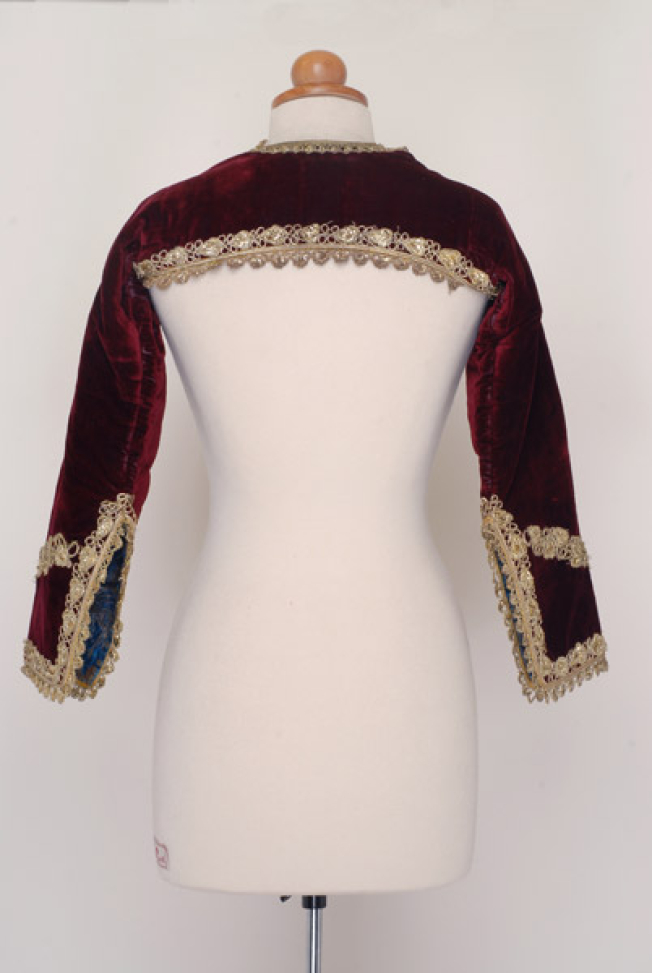 Baboukli, back