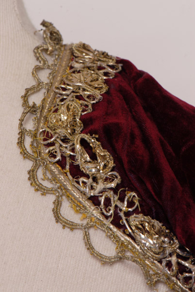 Golden pectoral decoration 