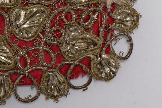 Applique golden lace 