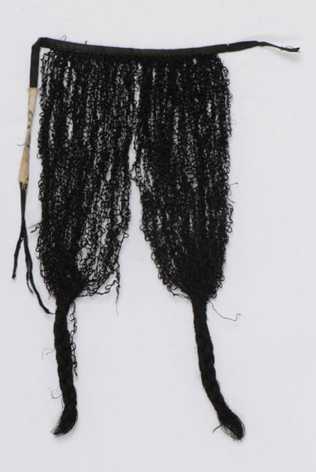 Bones, loose wavy hair braids