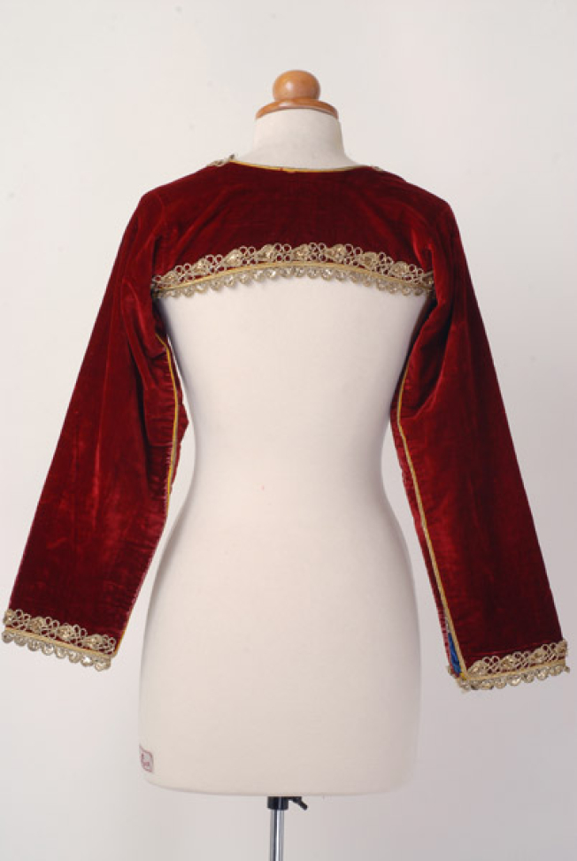 Baboukli, back