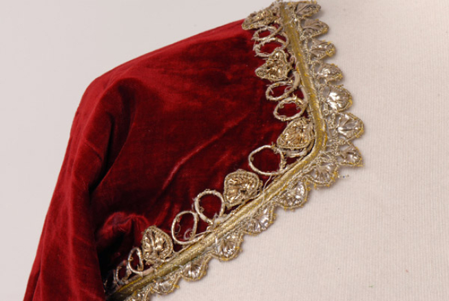 Golden pectoral decoration
