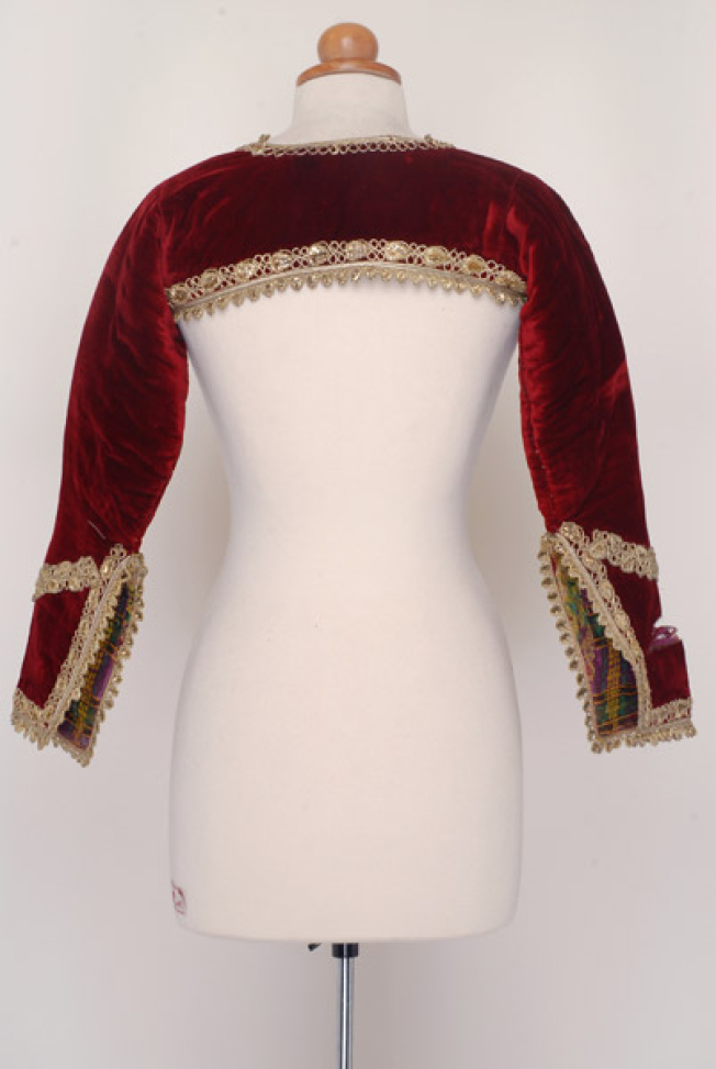 Baboukli, back