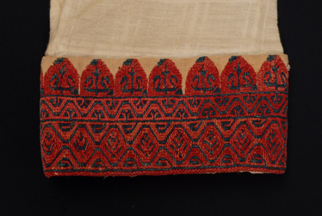 Embroidery of the under sleeve
