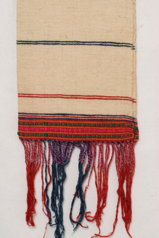 Edge of the towel, detail of the embellished multicoloured decoration