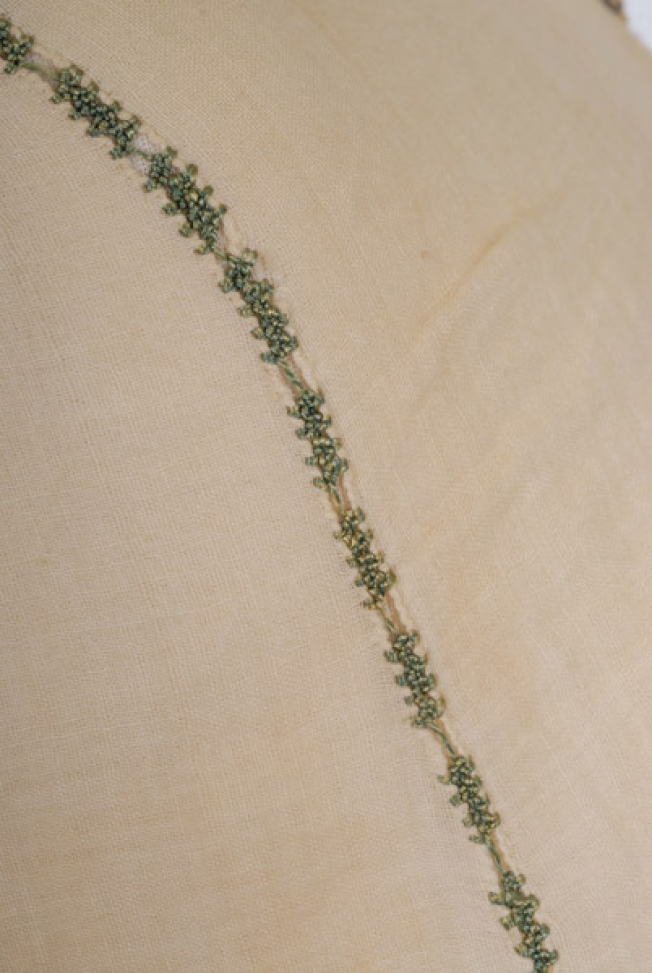 Psaragkathi (herringbone stitch) at the joint of the bodice and the sleeve
