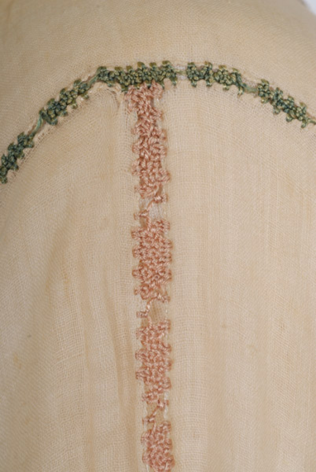 Psaragkathi (herringbone stitch) at the upper joint of the sleeve and two eccentric motifs.