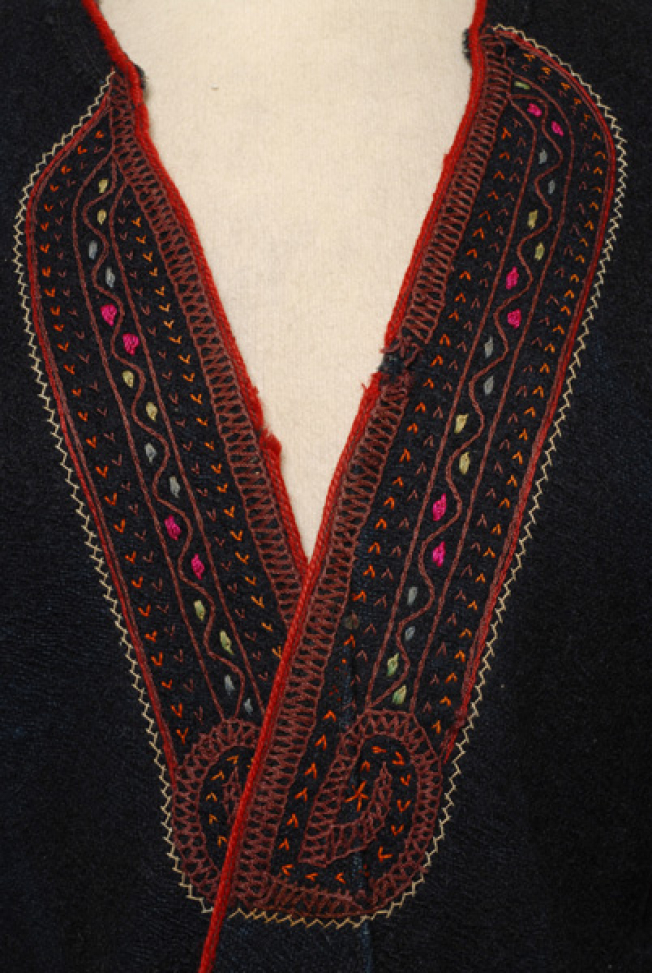 Front embroidery of the sayias
