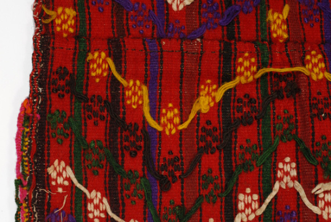 Apron from Episkopi, part of the back view: seam and hemming