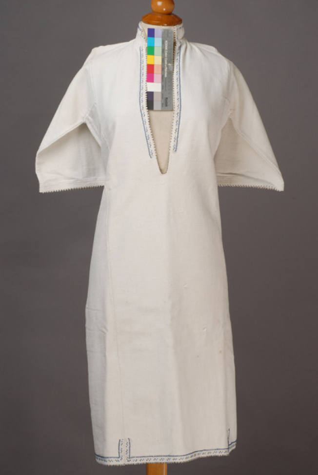 White cotton woven chemise with upright collar, ornamented with blue, black and white beads