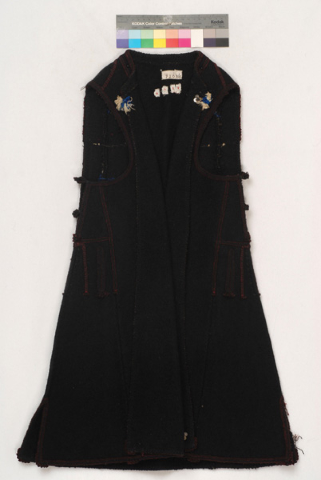 Woollen sigouna, sleeveless overcoat made of saddle blanket decorated with black woollen strimmata and two-coloured tassels