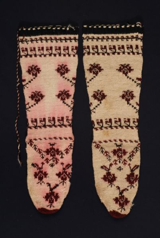 Tsirapia, women's woollen stockings