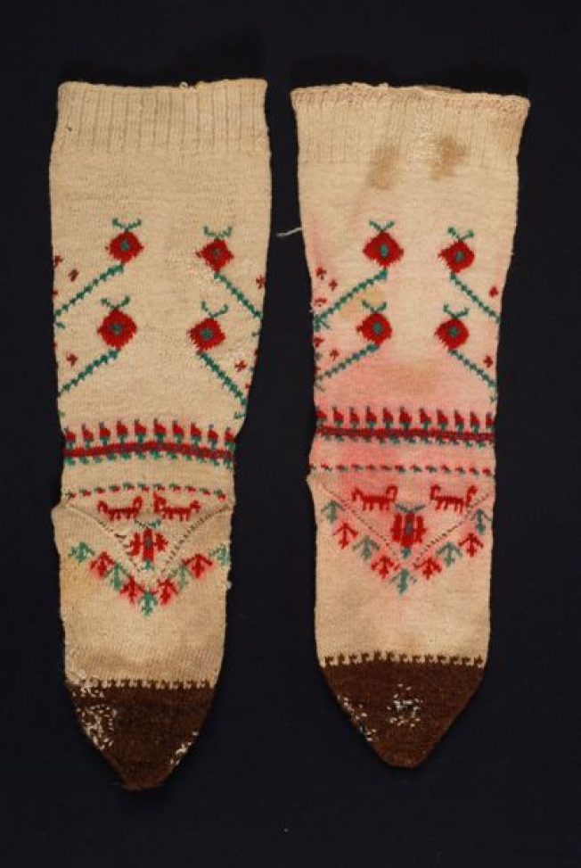 Tsirapia, women's woollen stockings