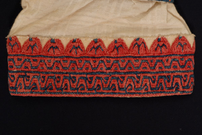 Embroidery of the undersleeve