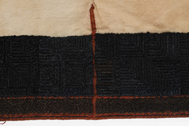 Detail of the embroidered decoration with rounded stitch at the border. Kanatia are divided into two katia with mitounia. (A)lysiditsa can be seen at the joint of the panels