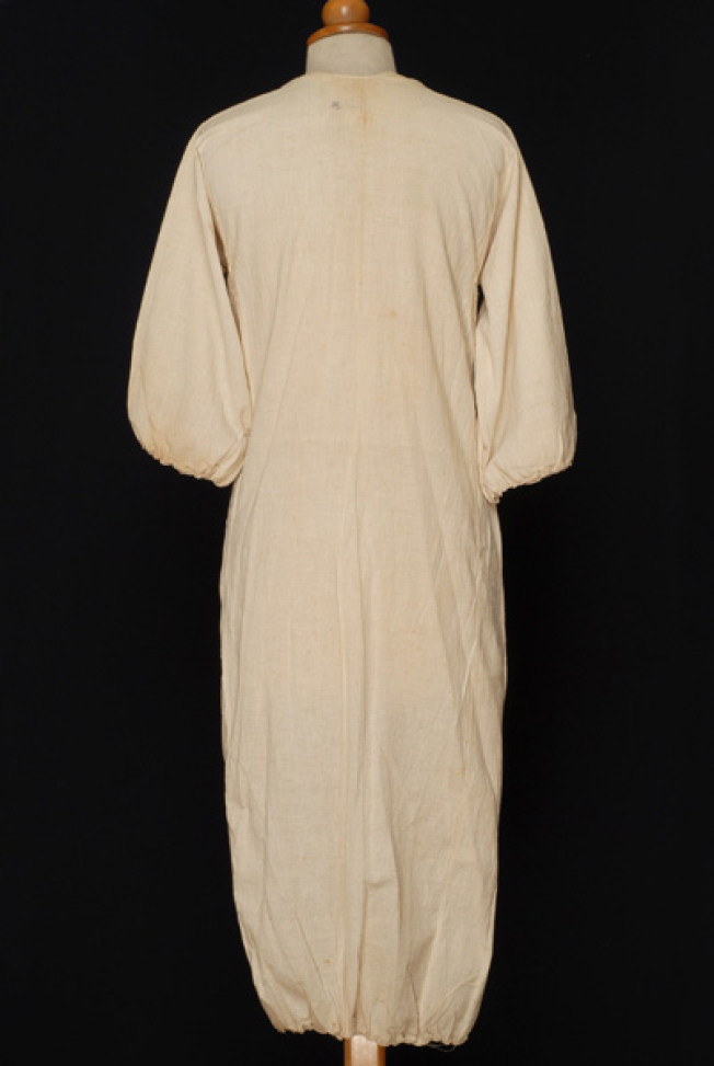 Chemise, back