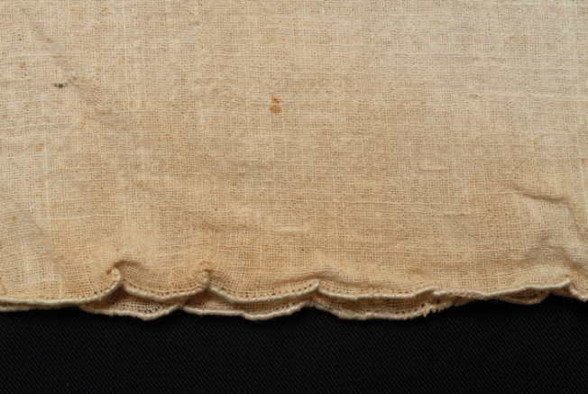 Detail of the sleeve border, edging with stiff silk cord.