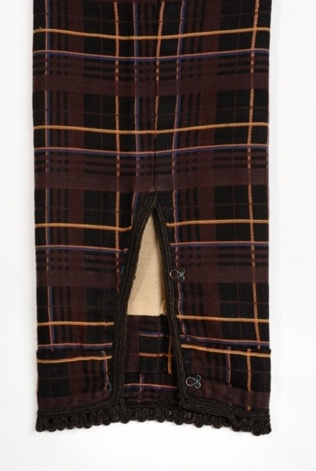 Opening and edge of the sleeve