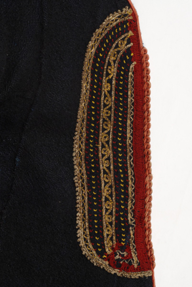 Front embroidery of the sayias
