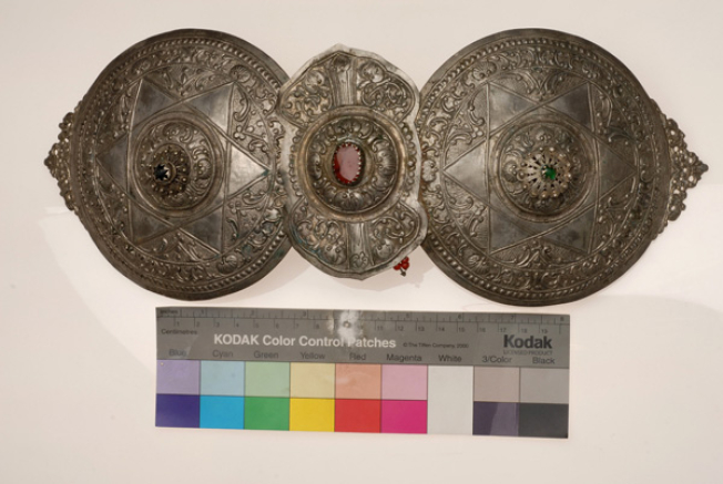 Assimozounaro, hammered silver buckles with embossed and filigree decoration, adorned with variegated glass stones and agate