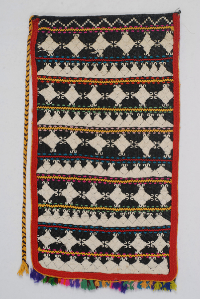 Pode me kouvartzike, bridal grammeni (traced) apron