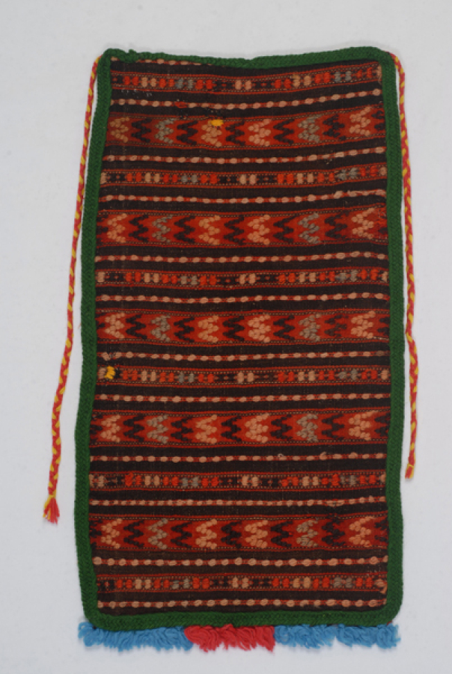 Pode, grammeni (loom-embroidered) apron