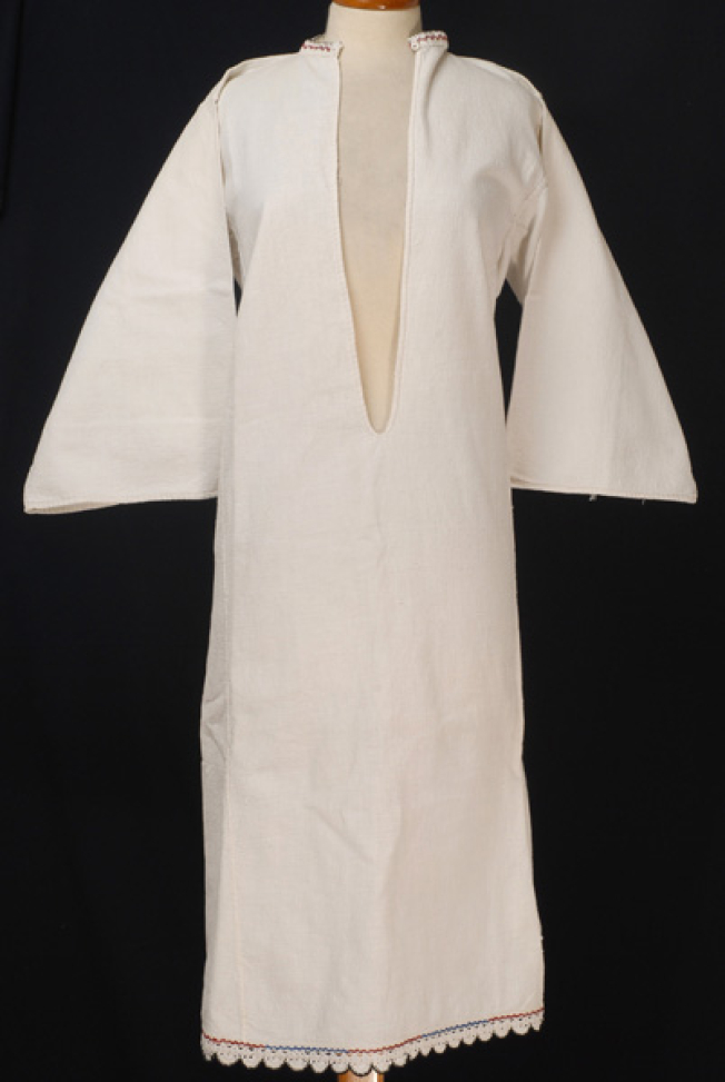 Women's cotton chemise of the Vlachs