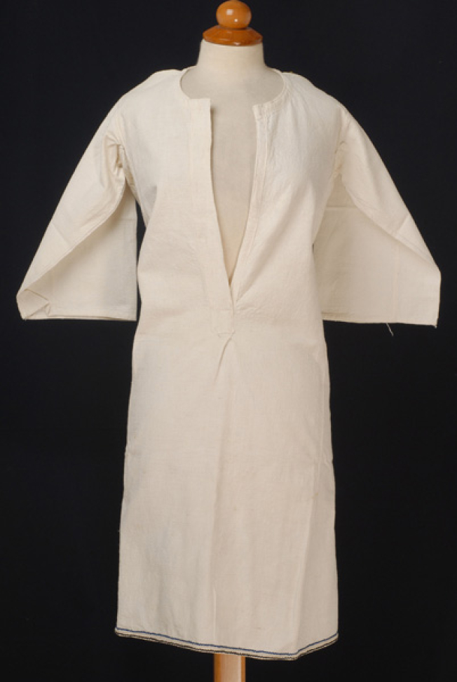 Women's, cotton chemise of the Vlachs