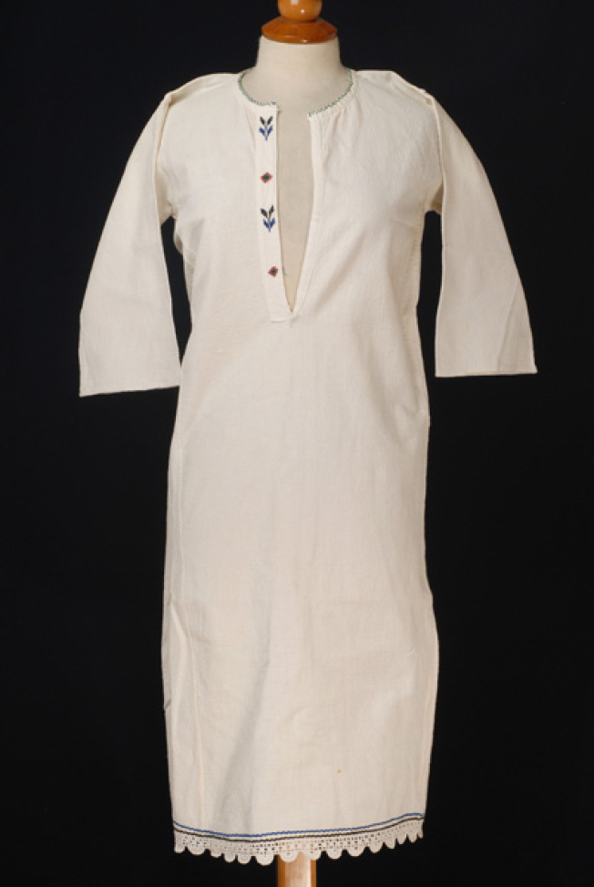 Women's, cotton chemise of the Vlachs