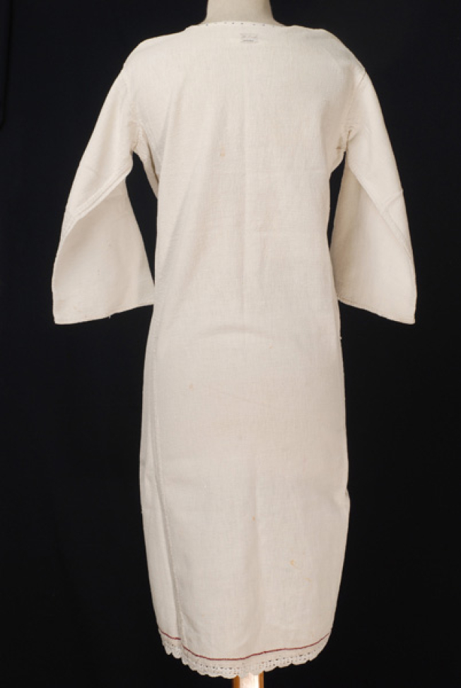 Chemise, back