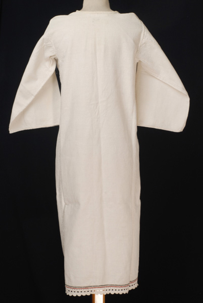 Chemise, back