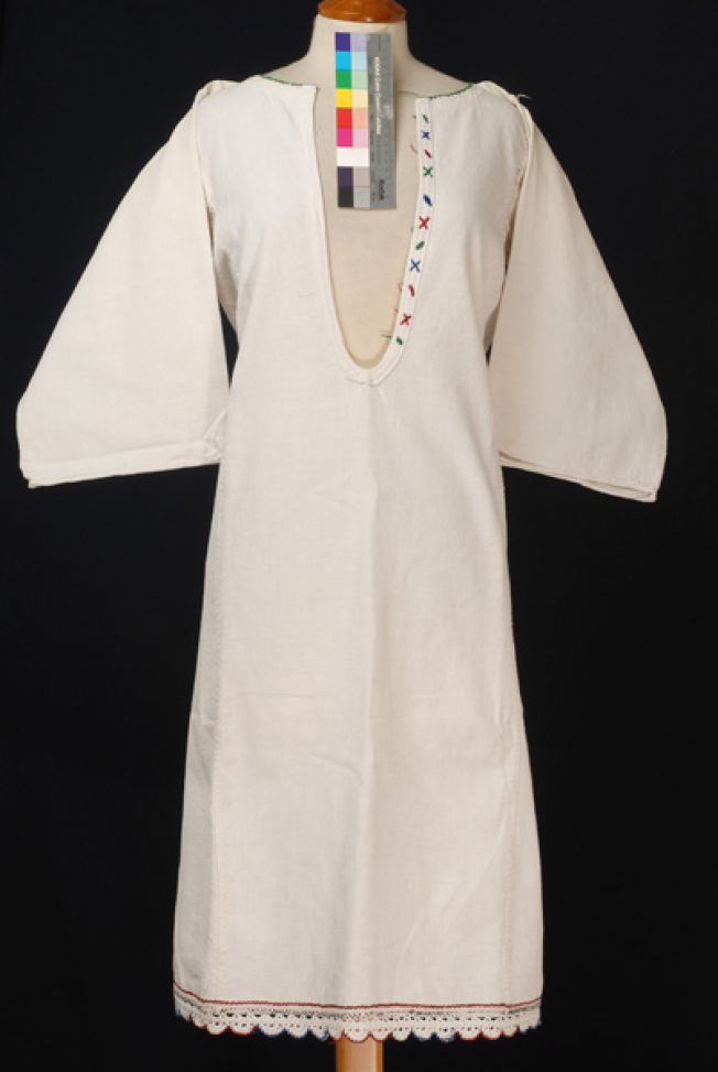 Women's cotton chemise of the Vlachs