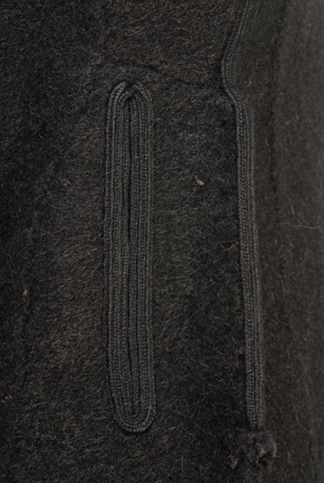 Πλαϊνό φύλλο, κατακόρυφο άνοιγμα στολισμένο με μονόχρωμα γαϊτάνια 