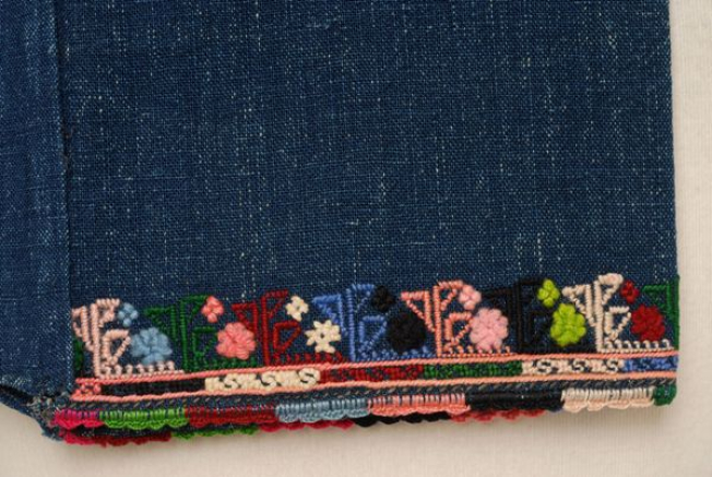 Detail of the embroidered sleeve decoration