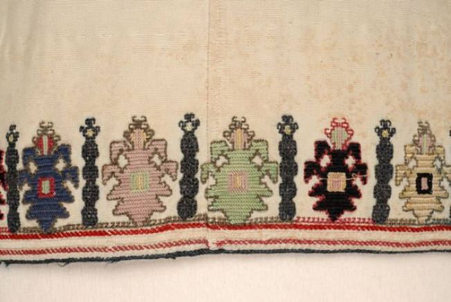 Detail of the embroidered decoration at podia, border