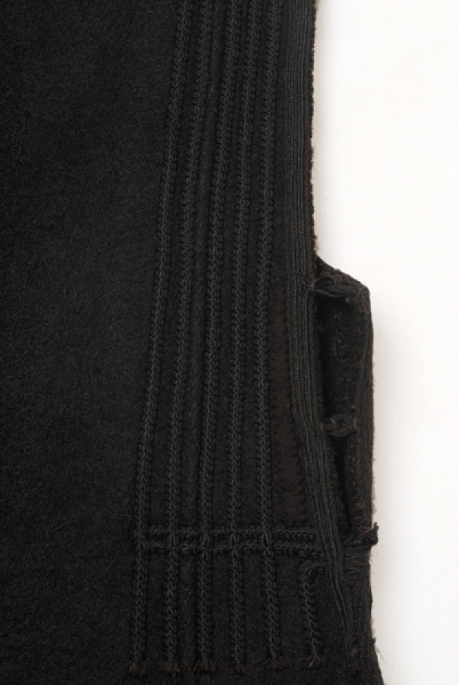 Back panel, applique decoration with black woollen seradia and a toothed black felt band
