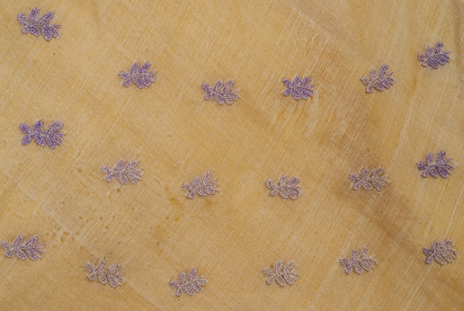 Stylized vegetal motifs at the wold of the kerchief