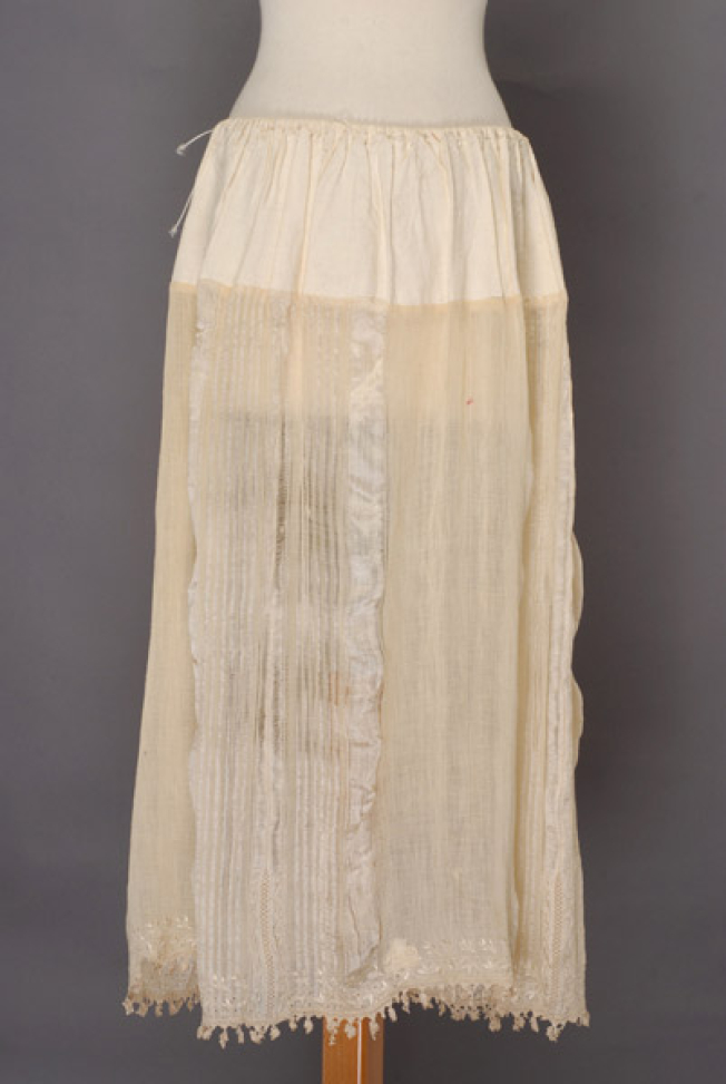 Misofori (underskirt), accessory of the women's costume from Psara 