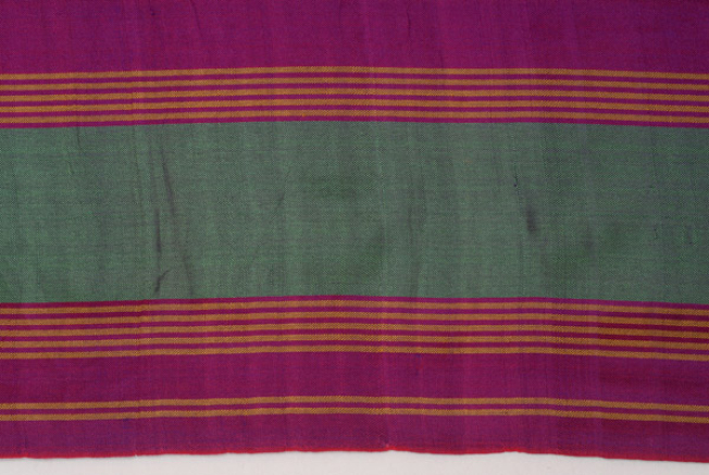 Colours of the edging at the long side
