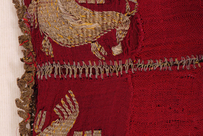 Sleeve, detail of the lacy band