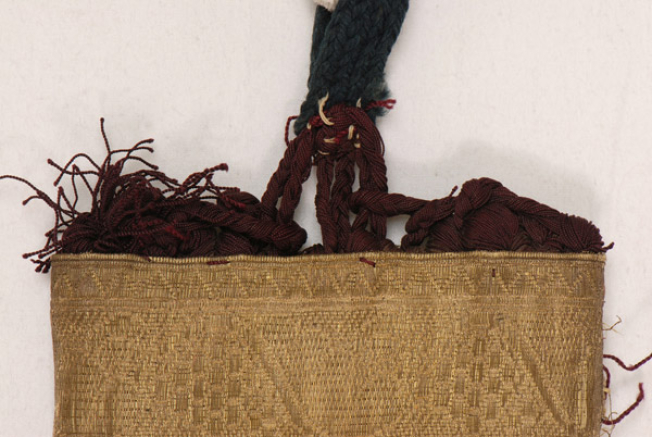 Tie of the threads
