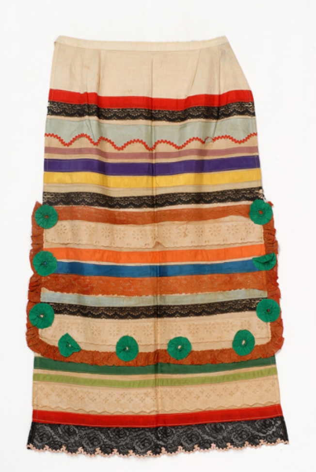 Apron with applique, multicoloured decoration