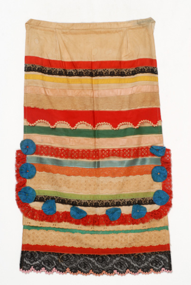 Apron with applique, multicoloured decoration