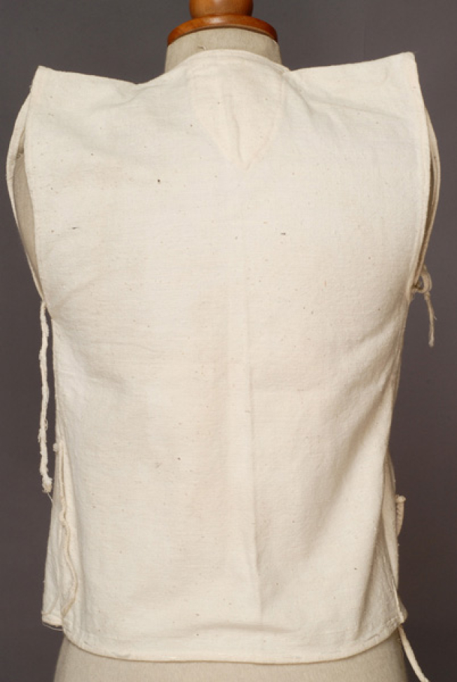 Zipouni, sleeveless double-breasted jacket, back