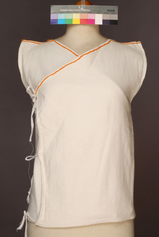 Zipouni, sleeveless double-breasted jacket made of white cotton fabric