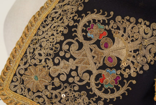 Embroidery of the front side